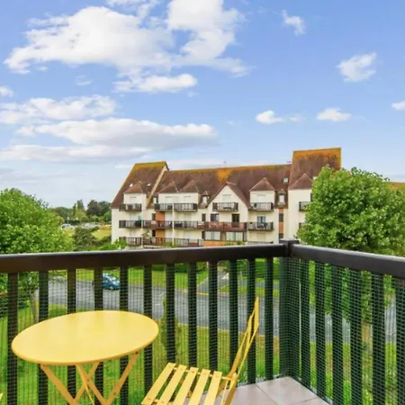 Comfortable With Sea View In Apartamento