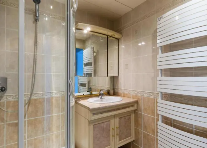 Comfortable With Sea View In Lägenhet