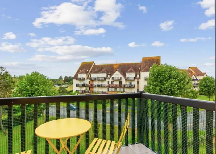 Comfortable With Sea View In Lägenhet